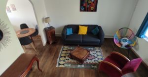 Voici le salon du gîte le Nid d'Eugénie à Blaudeix dans la Creuse